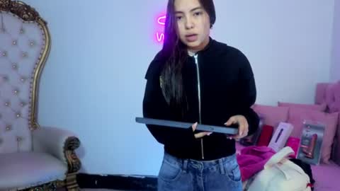 ISABELA  online show from July 11, 11:46 am
