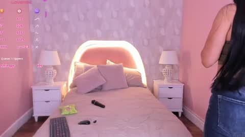 isabella__milf online show from May 2, 7:19 pm