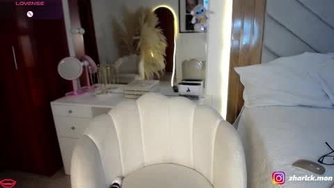 Isabella online show from March 9, 1:05 pm