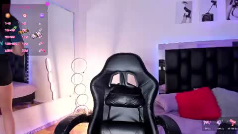 Isabella Moon9 online show from July 22, 11:45 am