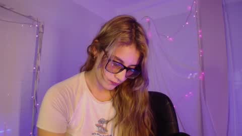 Isabella Rros online show from November 18, 10:46 pm