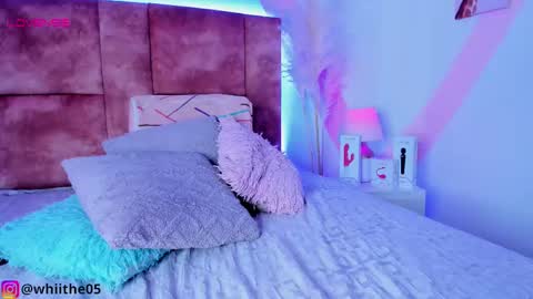 Snapshot of isabella_whiite chatting on February 25, 10:42 pm Isabella White online show from February 25, 10:42 pm