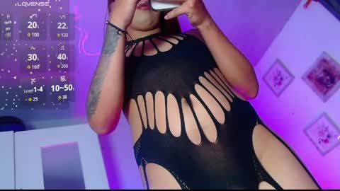 isabelladoll115  INSTAGRAM online show from April 22, 9:55 pm