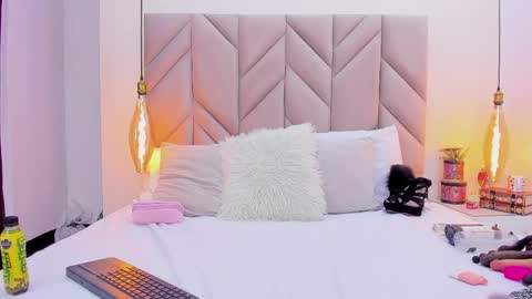 isabellafoox online show from May 1, 4:01 pm