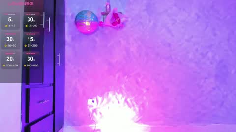 Instagram soybella01  online show from May 5, 7:52 pm