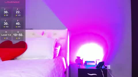 Instagram soybella01  online show from June 18, 5:07 pm