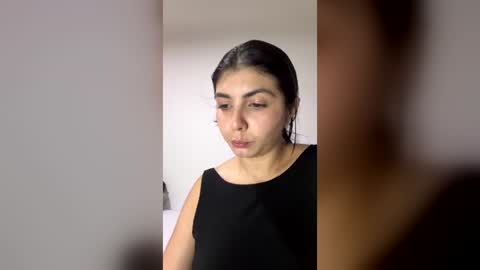 Instagram soybella01  online show from July 5, 11:34 pm