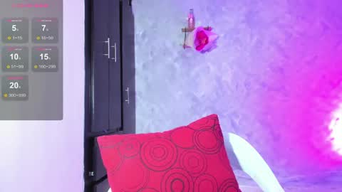 Instagram soybella01  online show from July 12, 7:28 pm