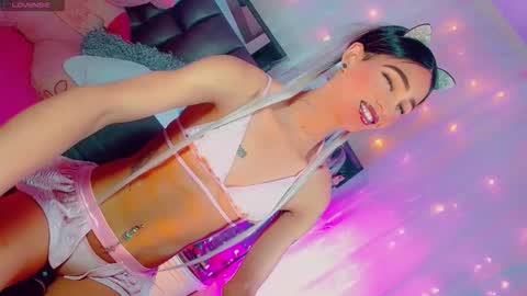 isabellagirs online show from February 11, 7:23 am