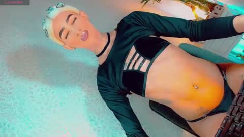 isabellagirs online show from July 4, 6:39 am