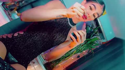 isabellagirs online show from April 28, 9:02 am
