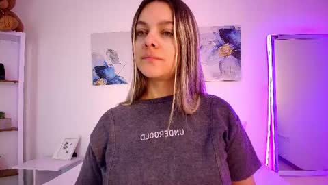 Isabella  online show from June 15, 1:36 pm