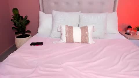 Isabelle Diaz online show from March 1, 9:46 am