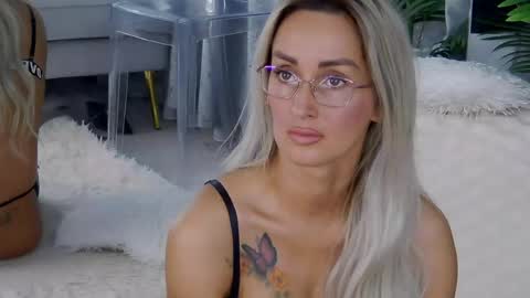 IsabelleEthan online show from June 21, 1:01 am