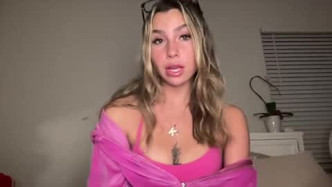 isabellekinsley online show from December 10, 3:51 am