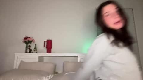 isabellekinsley online show from February 18, 3:53 am