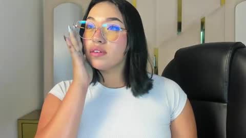 isabellrodriguez18 online show from May 11, 3:24 am