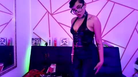 isabela online show from November 14, 6:59 am