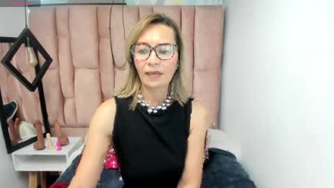 ISSA MILF online show from April 29, 5:30 pm