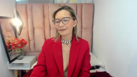 ISSA MILF online show from July 8, 1:36 pm