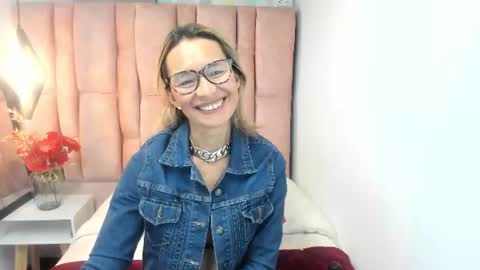 ISSA MILF online show from July 25, 5:11 pm