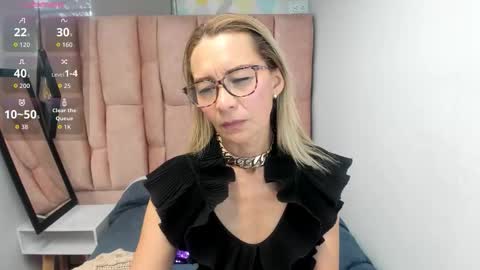 ISSA MILF online show from March 17, 1:27 pm