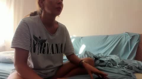 Issabelle online show from July 6, 4:42 am