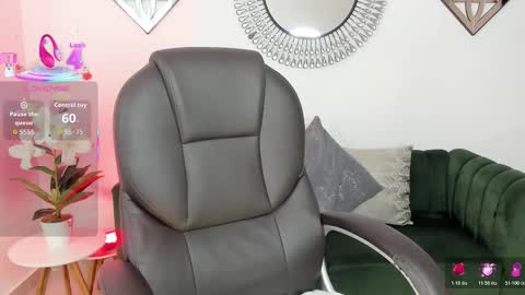 issi_loren online show from February 12, 8:01 pm