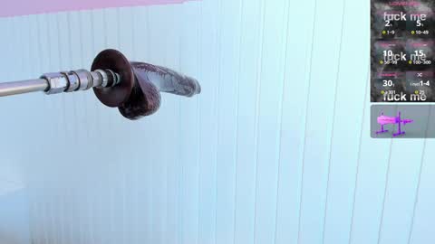 Issie online show from November 6, 8:34 pm