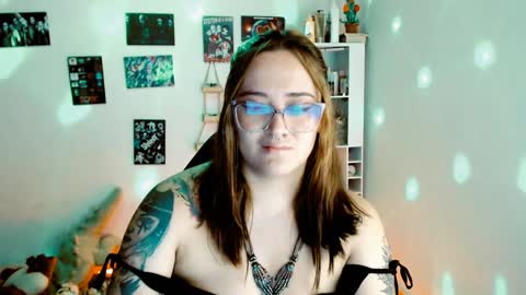 Yiz online show from February 8, 5:18 am