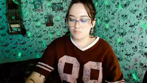 Yiz online show from May 10, 2:40 am
