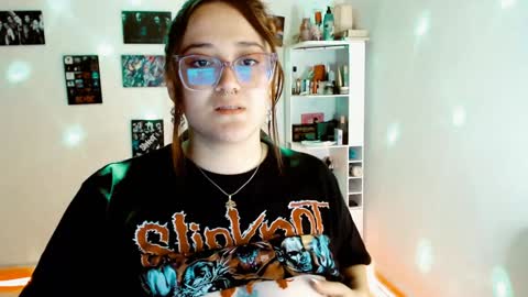 Yiz online show from December 7, 5:54 am