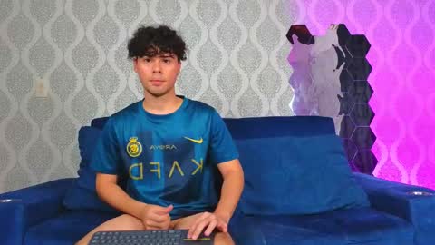 Ithan and Friends online show from February 11, 10:39 pm