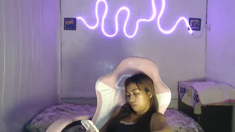 Snapshot of its_andrea chatting on October 13, 8:27 am its andrea online show from October 13, 8:27 am