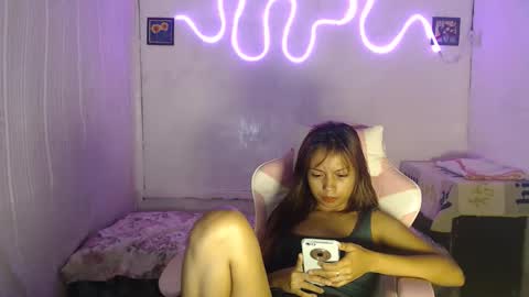 Snapshot of its_andrea chatting on October 6, 2:18 am its andrea online show from October 6, 2:18 am