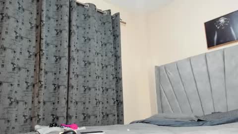 Snapshot of its_canella chatting on February 20, 1:57 am canella online show from February 20, 1:57 am