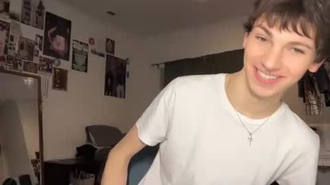 Snapshot of its_rowan chatting on October 17, 1:42 am Rowan online show from October 17, 1:42 am