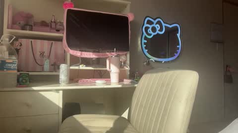 itsdaisypink online show from February 12, 10:57 pm