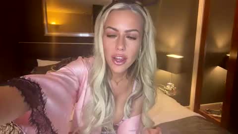 Lola online show from March 15, 8:45 pm