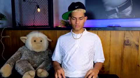 itszairen online show from March 6, 4:00 am