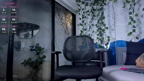 itszairen online show from August 1, 4:14 am