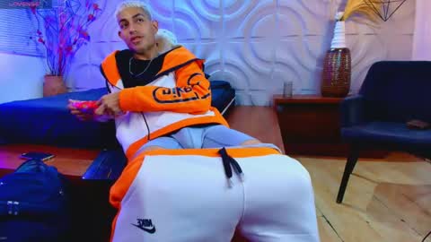 itszairen online show from April 26, 1:14 am