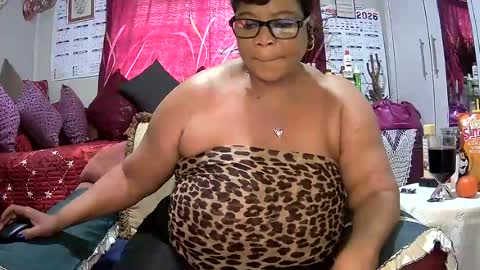 itumeleng74 online show from July 12, 12:08 pm