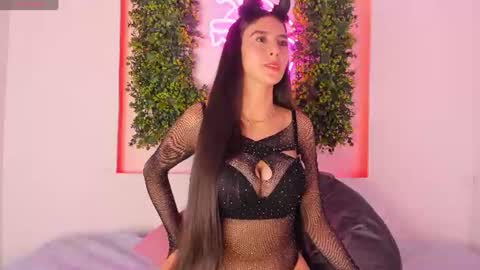Itzel  online show from June 11, 2:59 pm