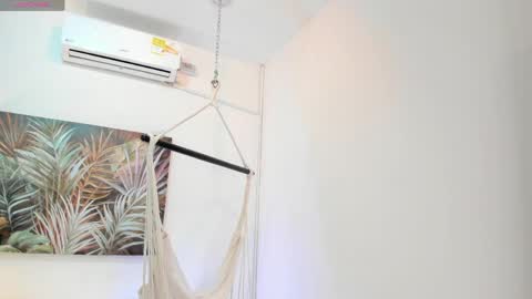 ivania_lua online show from May 13, 4:05 pm