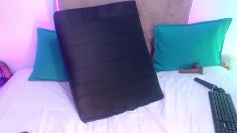 Ivannee  online show from January 18, 11:55 pm