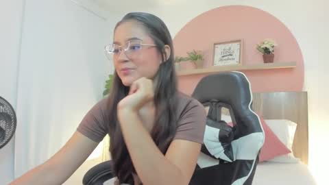 I V E T T E online show from February 11, 8:01 pm