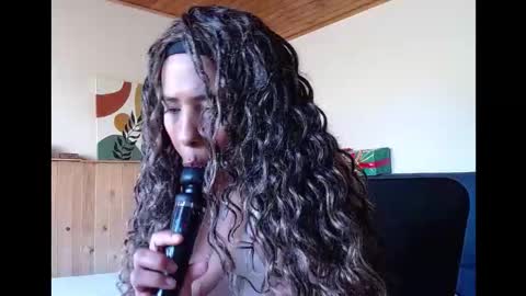 ivonne_collins33 online show from December 15, 2:24 pm