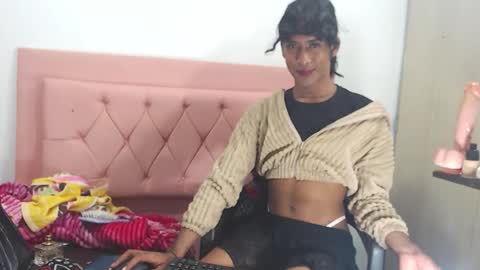 ivonneth online show from February 17, 12:26 pm