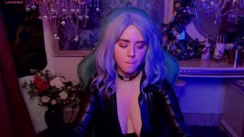 ivorywood_ online show from January 7, 11:26 am